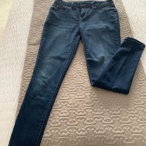 Like new Faded Glory Skinny jeans. 5 pocket. size 6. excellent condition.